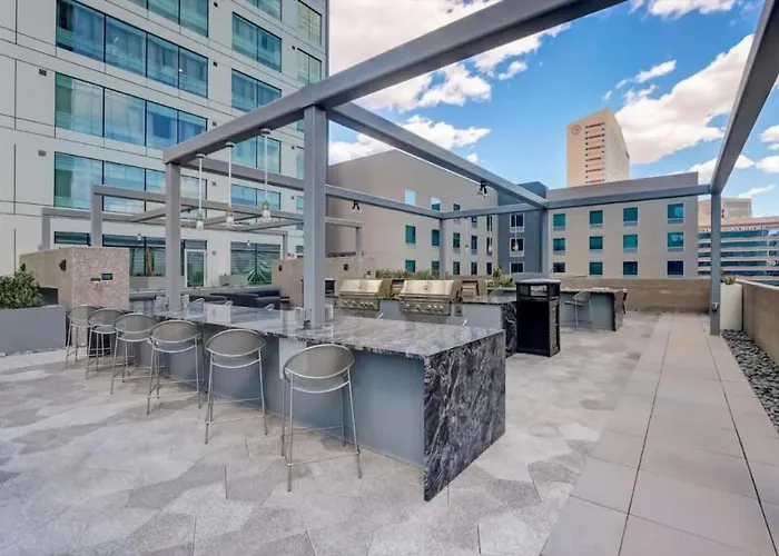 Boulevard Downtown Highrise Stu Sky Pool Parking Gym 02 *